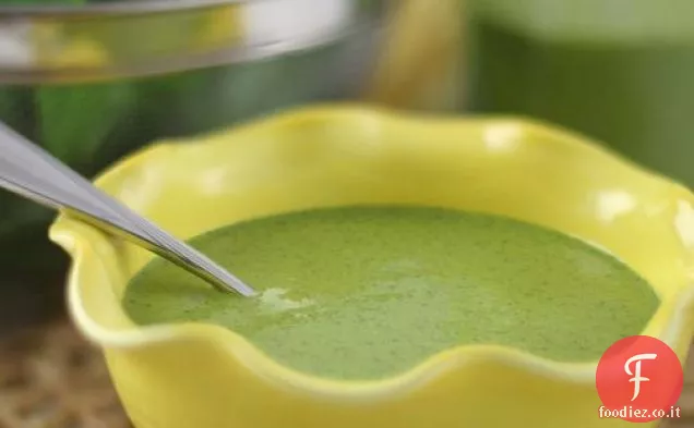 Zuppa di spinaci vegana fresca