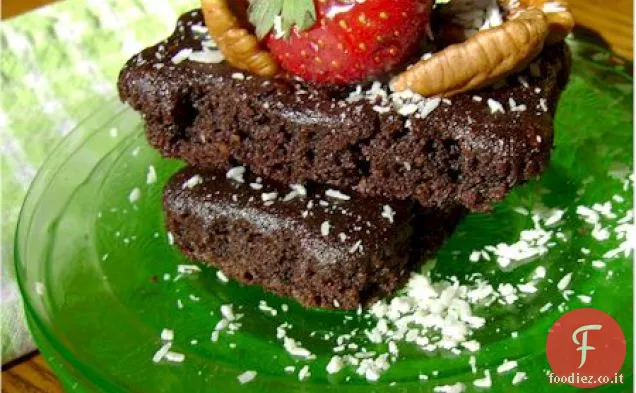 Brownies al cioccolato senza glutine con sciroppo di cioccolato fatto in casa