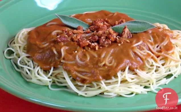 Pasta con salsa di zucca cremosa senza latticini e noci