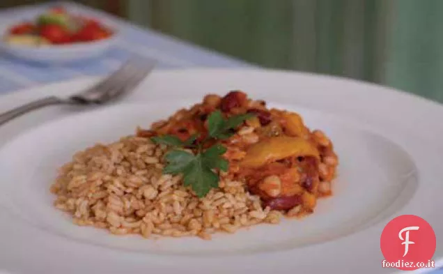 Chili di fagioli vegetariani con salsa di avocado