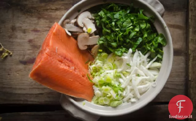 Nabemono: Salmone giapponese e piatto caldo Shiitake