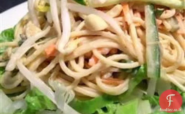 Insalata di noodle tailandese