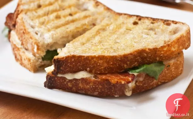 Formaggio grigliato e zuppa di pomodoro and e generoso Giveaway tavolo di Heather Christo!