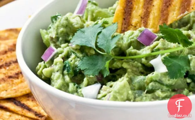 Tortilla Chips alla griglia con Tomatillo Guacamole alla griglia