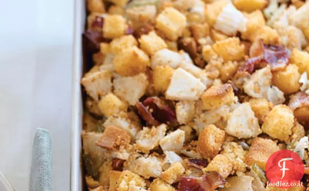 Ripieno di pane di mais con pancetta di mele