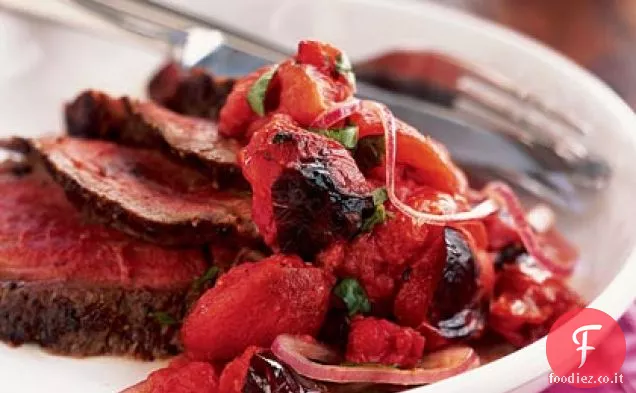 Bistecca alla griglia con salsa di pomodoro carbonizzato