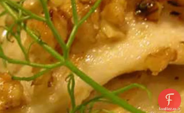 Casseruola di sedano, patate e finocchio con merluzzo incrostato di noci