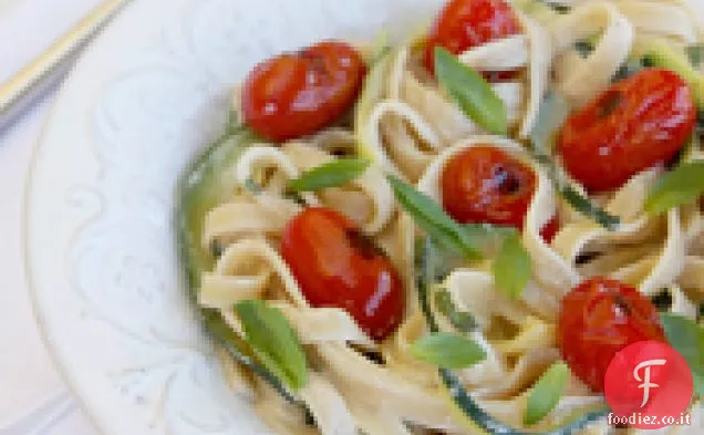 Pasta al nastro di zucchine con salsa cremosa al limone e basilico