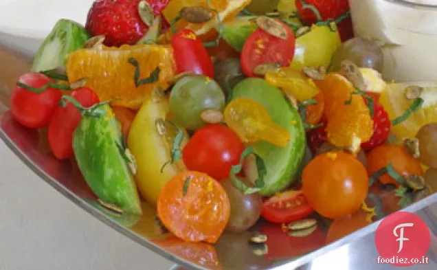 Insalata Primaverile di Frutta e Pomodoro