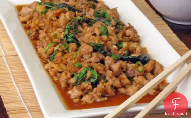 Pollo al basilico tailandese piccante (Gkai Pad Gka-prow)