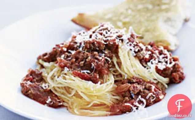 Ragù di Manzo sopra Spaghetti Zucca con Pane all'Aglio