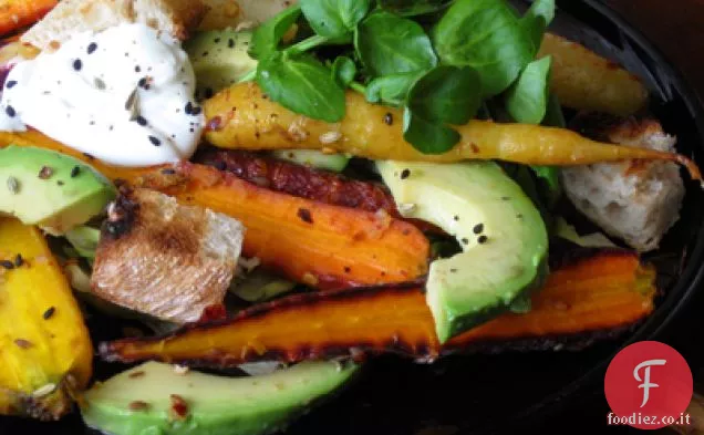 Carota arrosto piccante, formaggio di capra e insalata di avocado