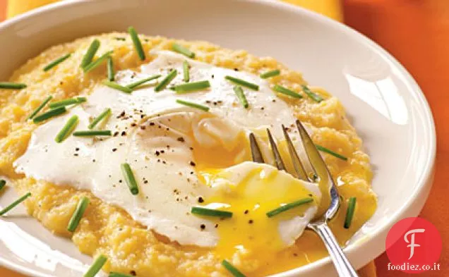 Uova con gli occhi bendati su aglio Cheddar Grane