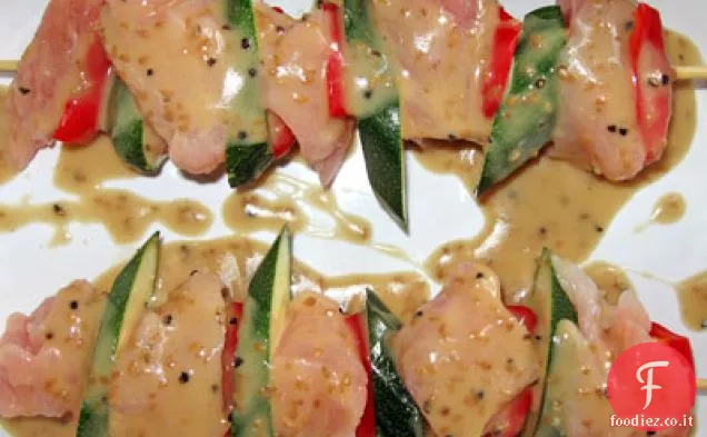 Kabobs di tacchino marinato al limone e aglio