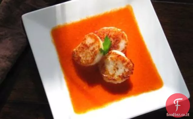 Capesante scottate in padella con salsa di pomodoro allo zafferano