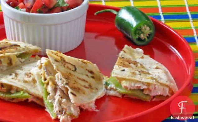 Quesadilla affumicato alla griglia con Anaheim Chilis e pollo