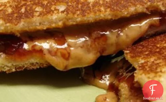 Panino al burro di arachidi e gelatina alla griglia
