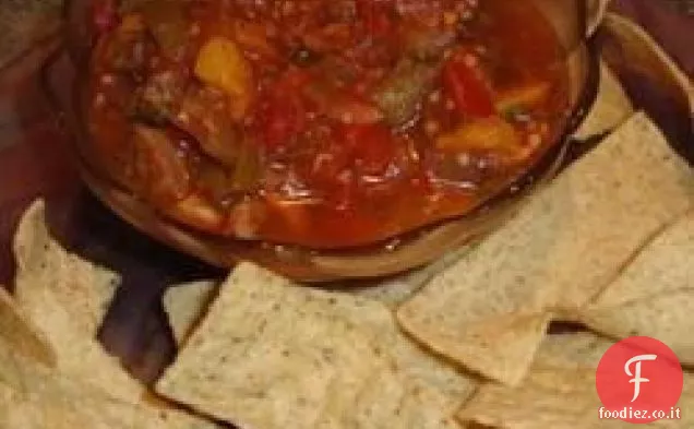 Salsa di melanzane e patatine pita fatte in casa