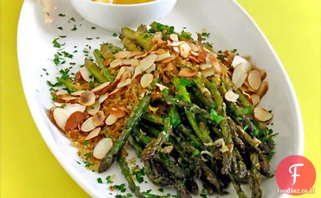 Asparagi arrostiti con Aglio-Burro Pangrattato e Mandorle tostate