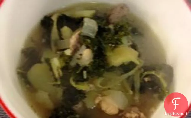 Zuppa di salsiccia quasi toscana e cavolo nero