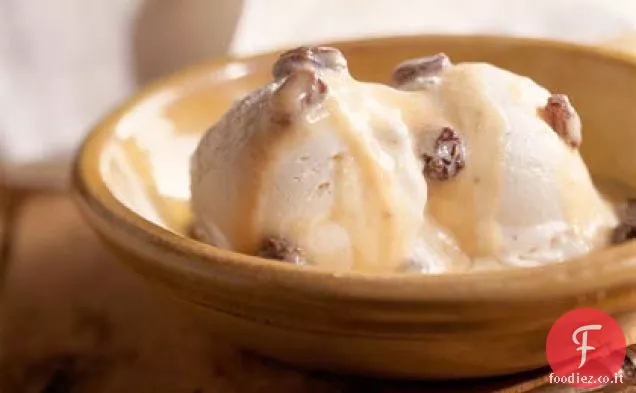 Frozen Yogurt con salsa di rum e uva passa