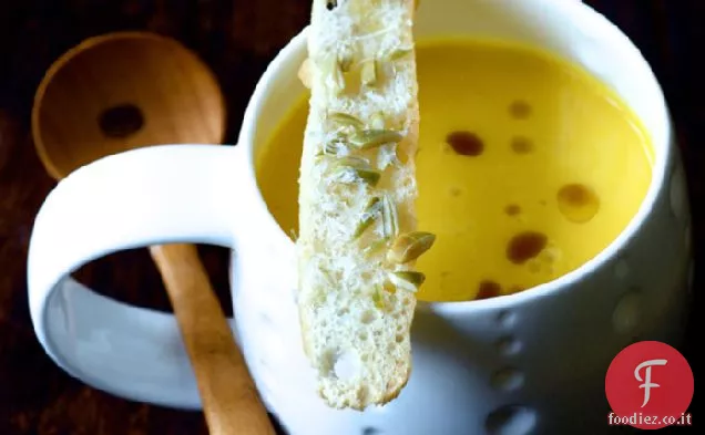 Zuppa di zucca setosa e parmigiano