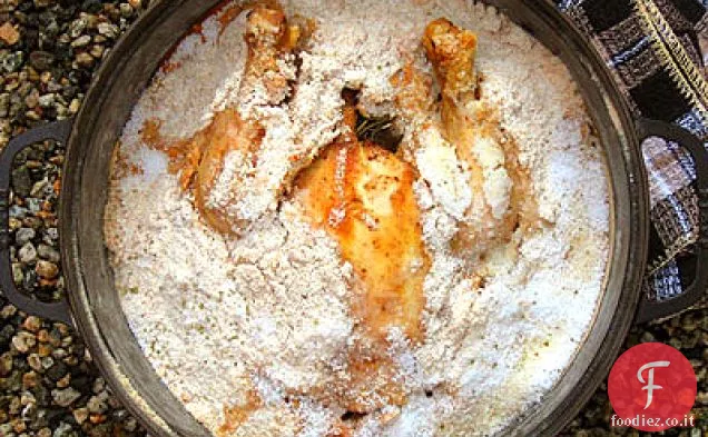 Pollo intero cotto in una crosta di sale infuso di timo