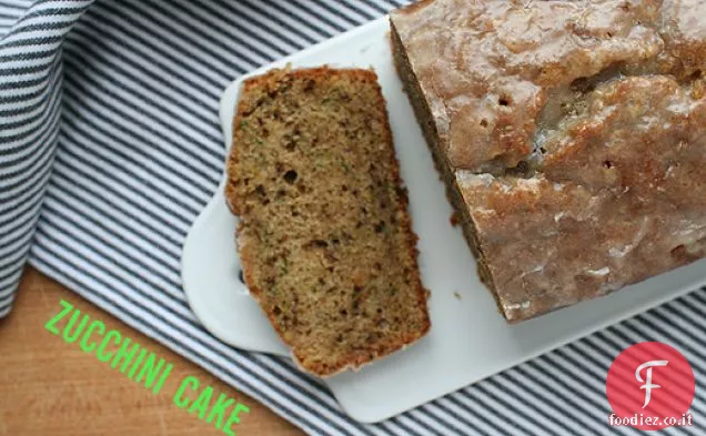 Torta di zucchine e olio d'oliva con glassa al limone