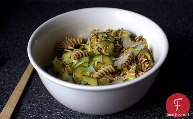 Insalata di pasta di zucchine e Mandorle