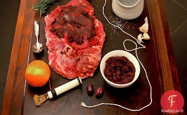 Coscia di agnello disossata alla griglia ripiena di tapenade alle olive