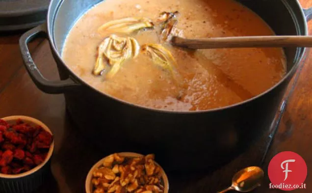 Zuppa di finocchio arrosto con noci, Stilton e mirtilli secchi
