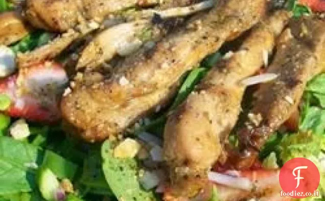 Insalata di pollo alla griglia con frutta di stagione