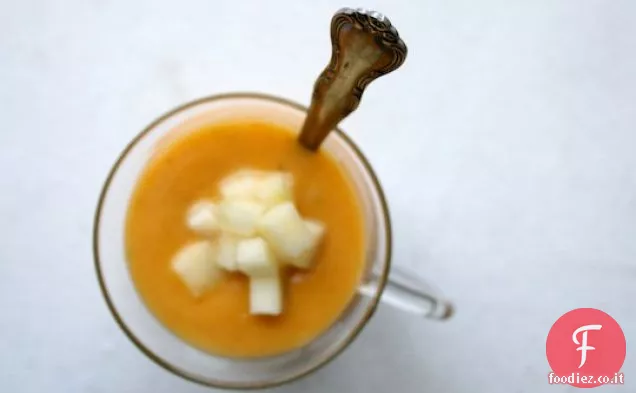 Zuppa di zucca, mela e salvia