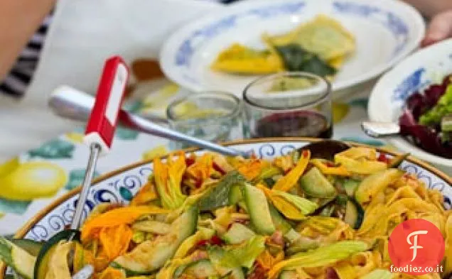 Pasta con Zucchine e fiori di zucca