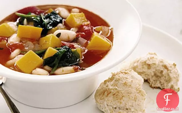Zuppa di zucca e fagioli bianchi con biscotti al parmigiano