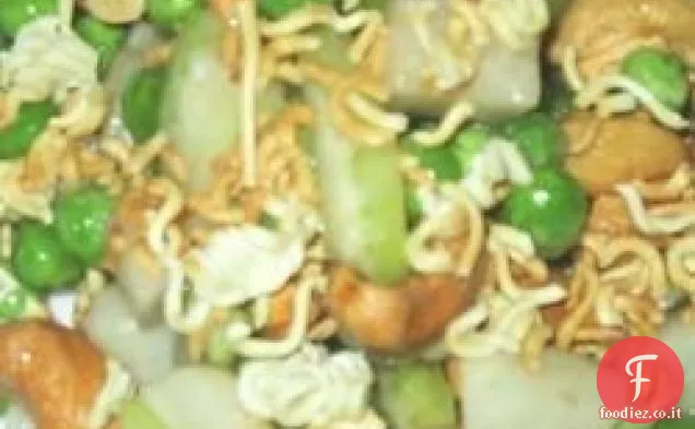 Insalata di piselli, jicama e anacardi