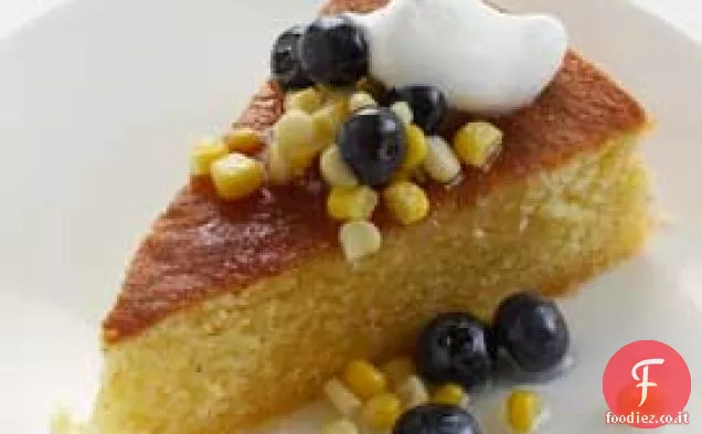 Torta di mais dolce con composta di mirtilli e lavanda