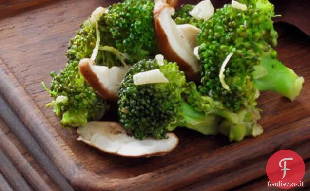 Insalata di broccoli impressionante di Greg con limone, aglio e funghi Shitake