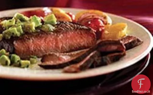 Bistecche strofinate al cumino con salsa di Avocado Verde