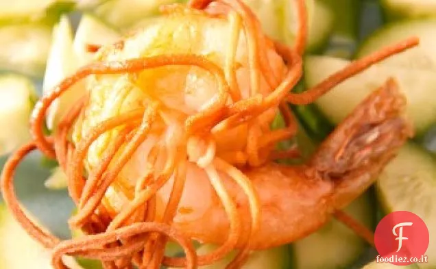 Gamberi fritti avvolti in udon