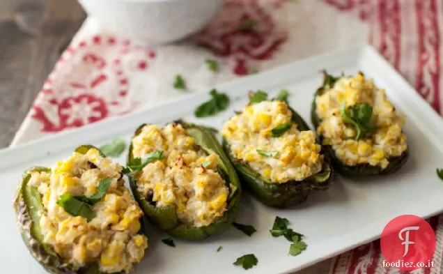 Peperoni ripieni di mais dolce e formaggio di capra