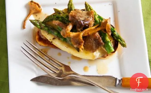 Panino con finferli, asparagi e Brie