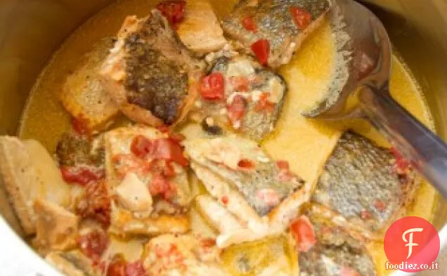 Salmone selvatico dell'Alaska Keta bollito nel latte di cocco