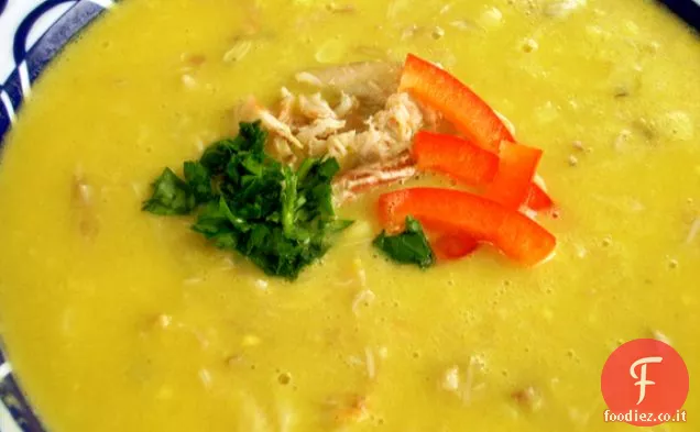 Estate zuppa di mais dolce con granchio