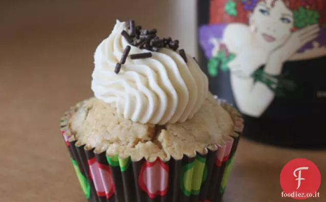 Cupcakes con gocce di cioccolato alla crema irlandese