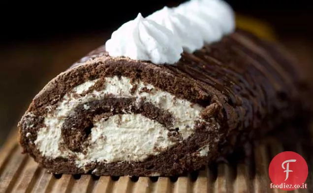 Rotolo di torta al cioccolato con crema al cappuccino