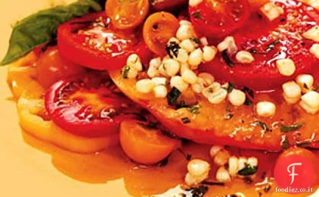 Pomodori a fette con mais e Basilico