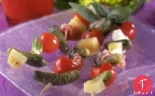 Spiedini di prosciutto e formaggio con Cornichons Maille® croccanti