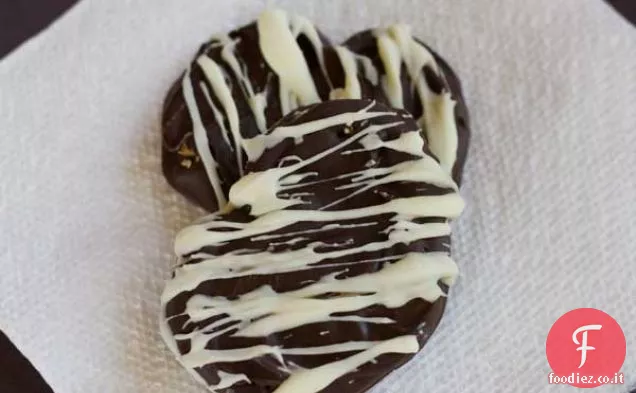 Salatini al burro di arachidi ricoperti di cioccolato