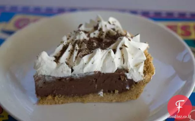 Torta di crema al cioccolato con una crosta di Graham senza cottura